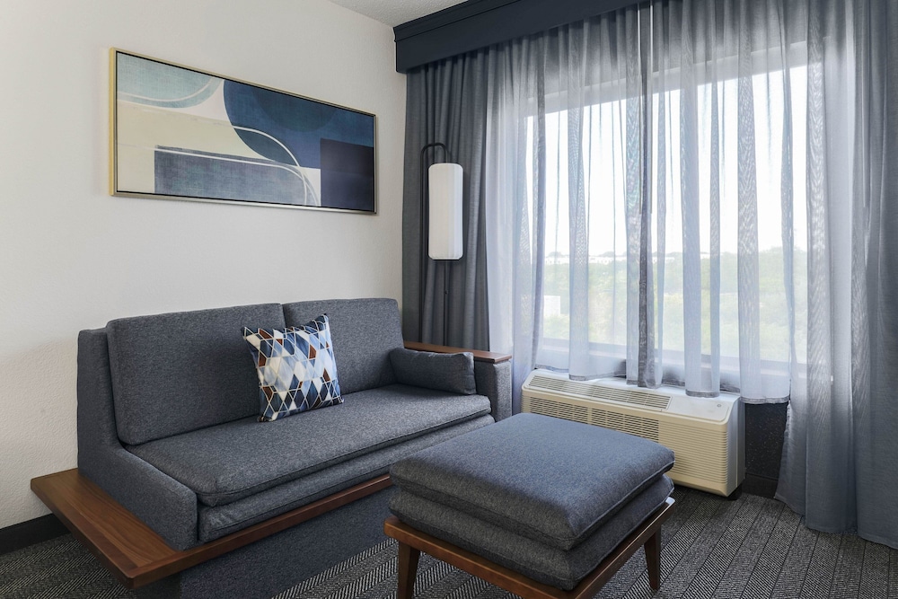 Courtyard by Marriott Austin Airport - photo 11