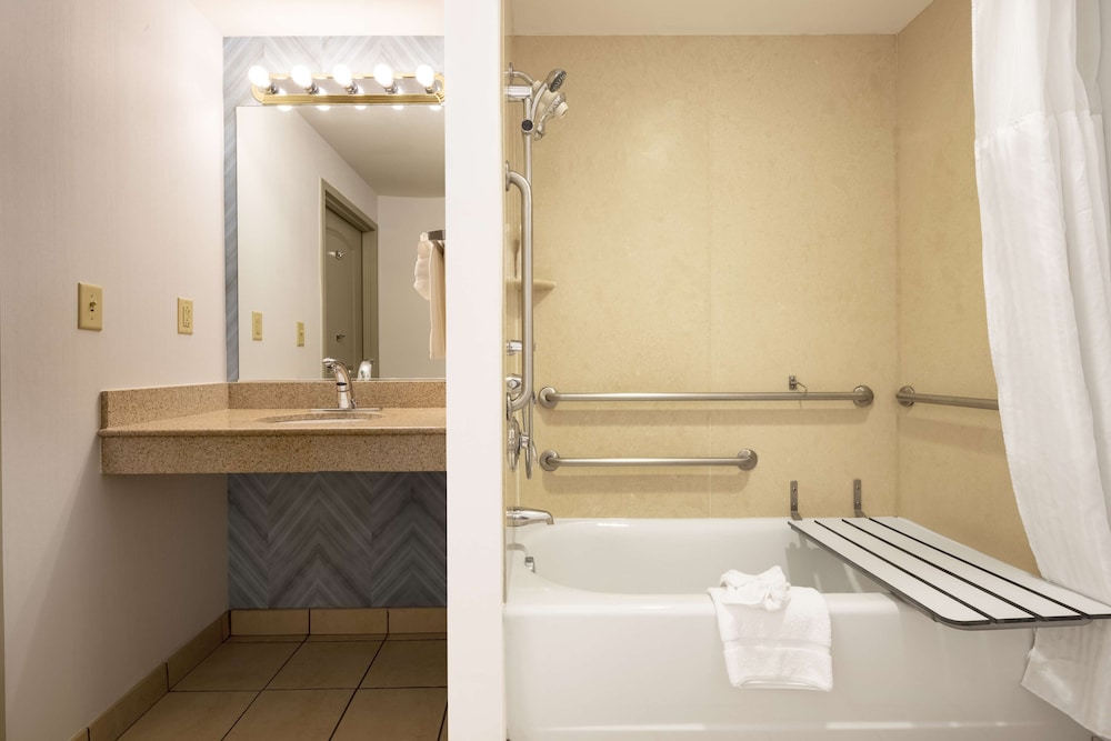 Hilton Garden Inn Mystic Groton - photo 9
