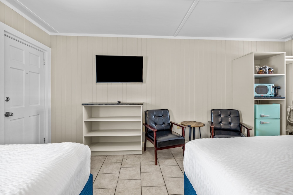 Dolphin Oceanfront Motel - photo 17