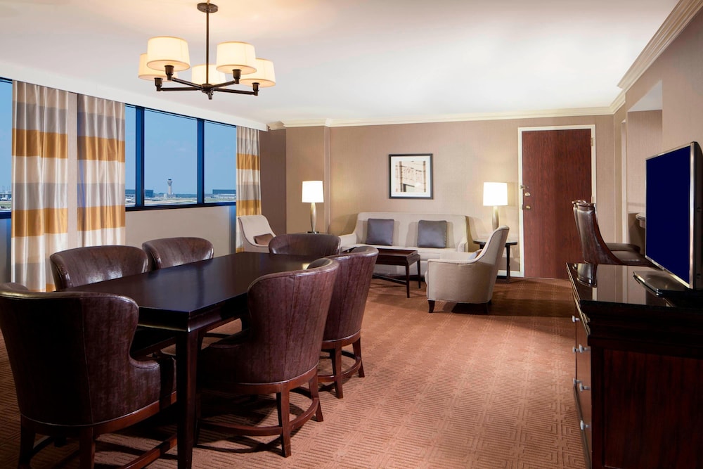 Sheraton DFW Airport Hotel - photo 18