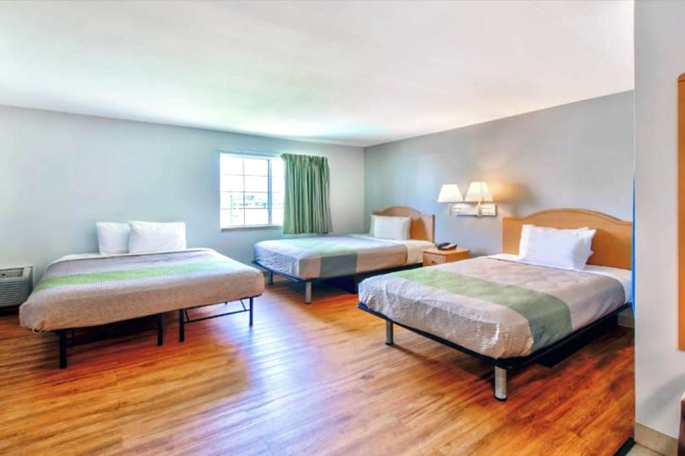 OYO Townhouse Sulphur LA Extended Stay - photo 8