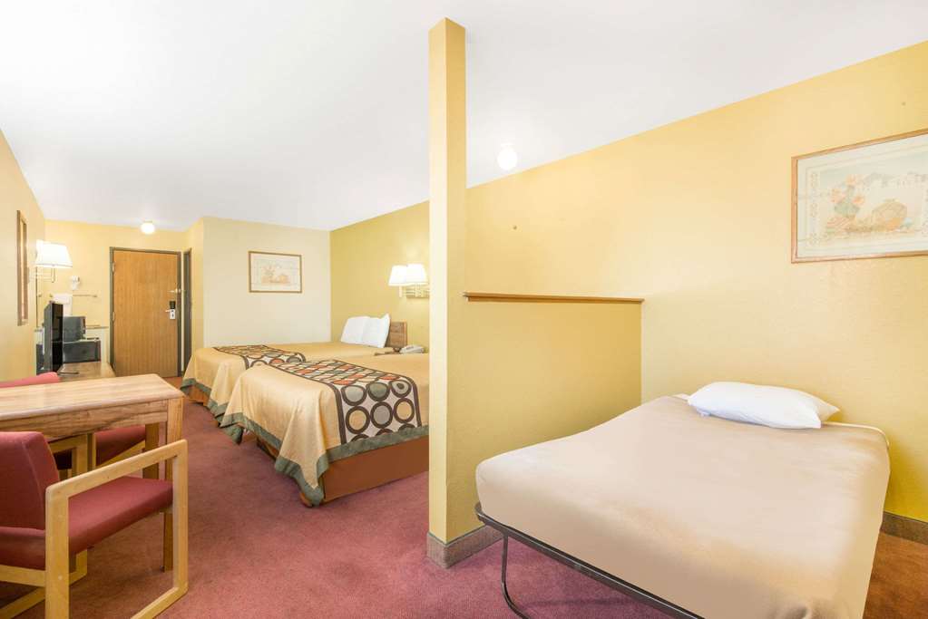 Super 8 by Wyndham Moriarty - photo 8