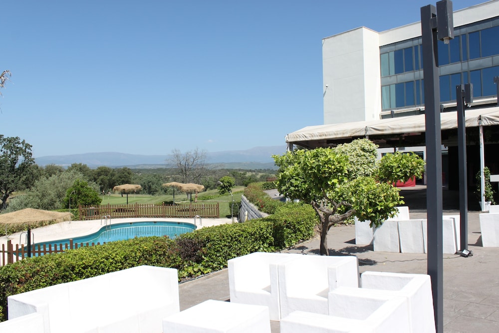 Hospedium Valles de Gredos — 4-Star Luxury Hotel in Talayuela, Spain