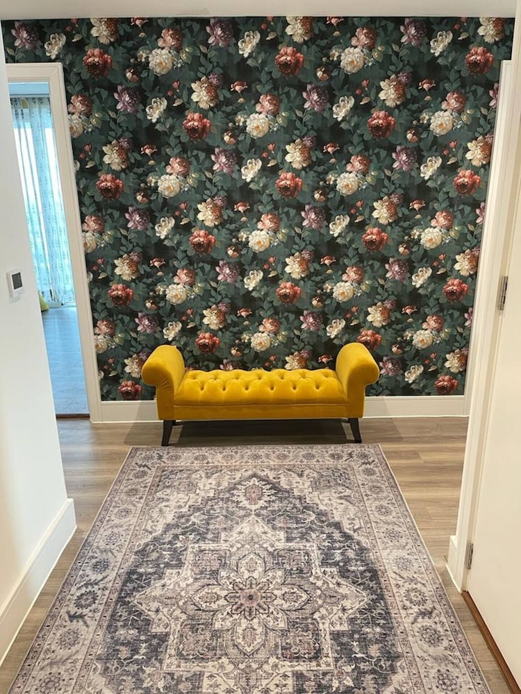 Healum Retreat 3br Apartment Southall 19762311 — Southall