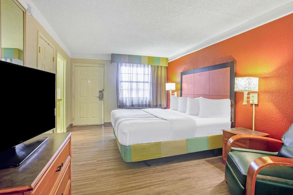 La Quinta Inn by Wyndham Victoria - photo 27