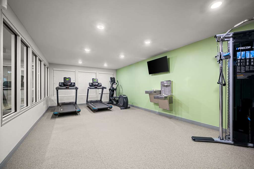 WoodSpring Suites Dearborn Detroit - photo 28