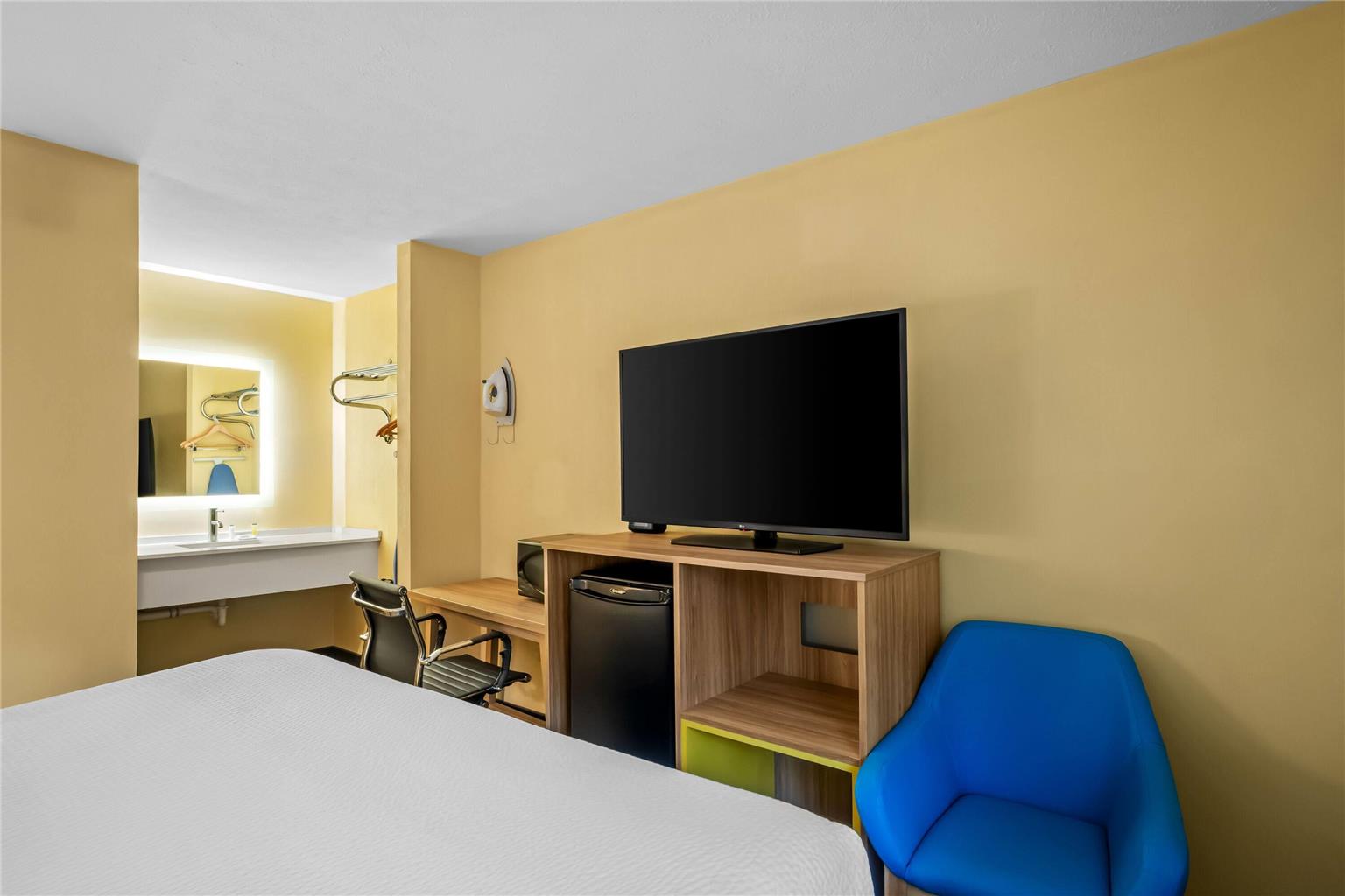 Days Inn by Wyndham Renfro Valley Mount Vernon - photo 39