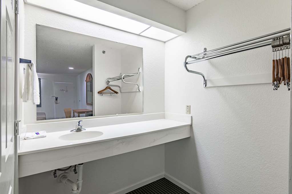 Motel 6 Azle TX - photo 16