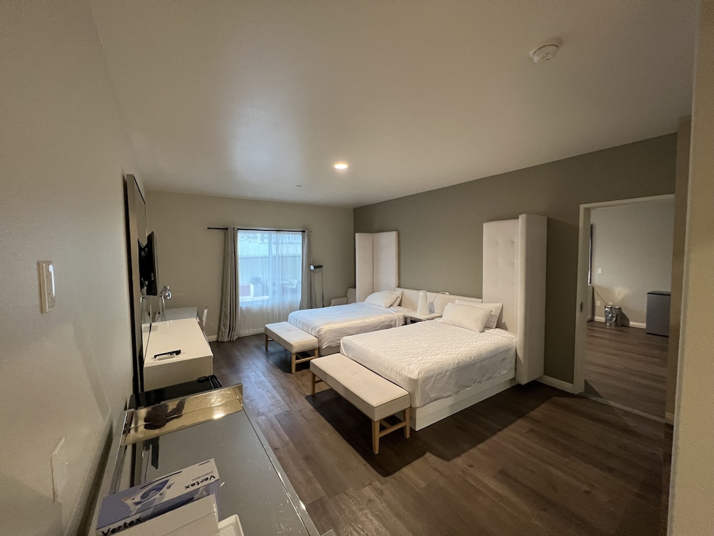 Aspire Inn & Suites Orange - photo 12