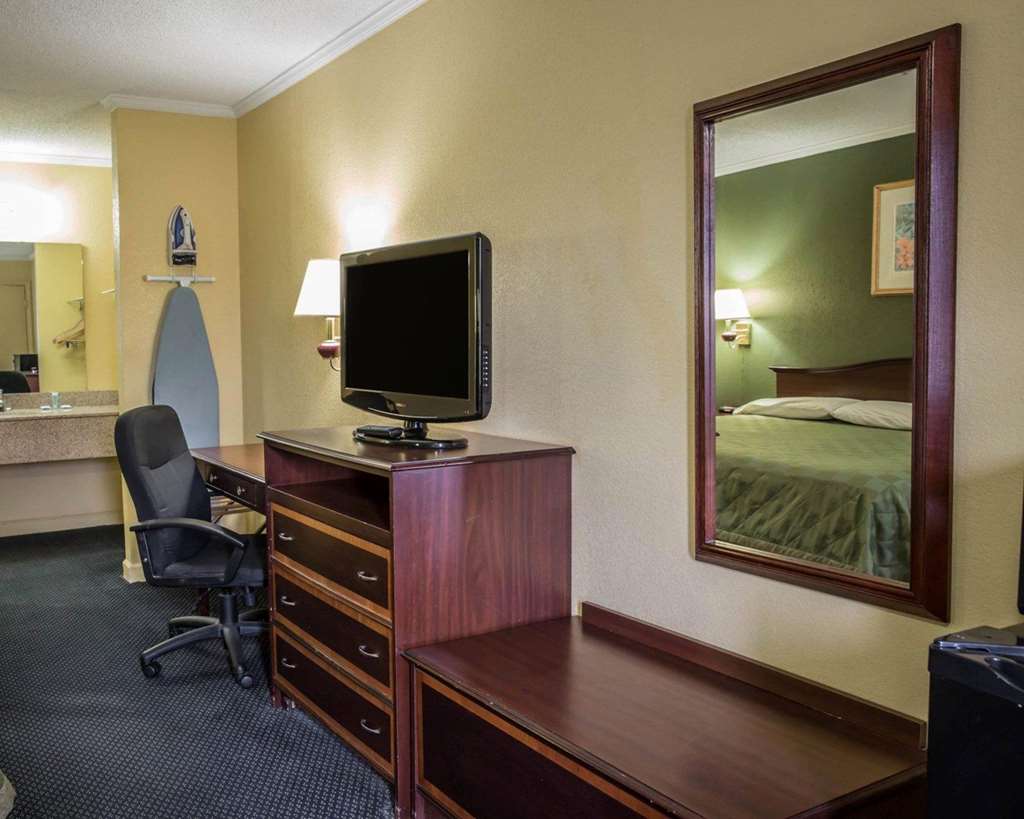 Rodeway Inn & Suites Plymouth Hwy 64 - photo 13