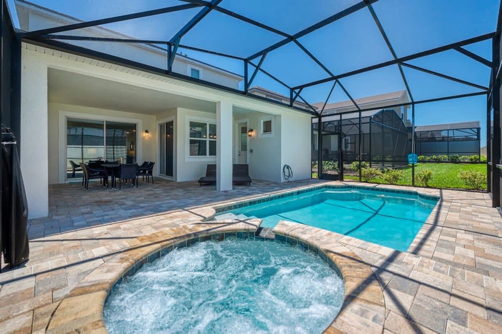 Ultimate Resort Retreat Stunning 6 bedroom Haven - photo 42