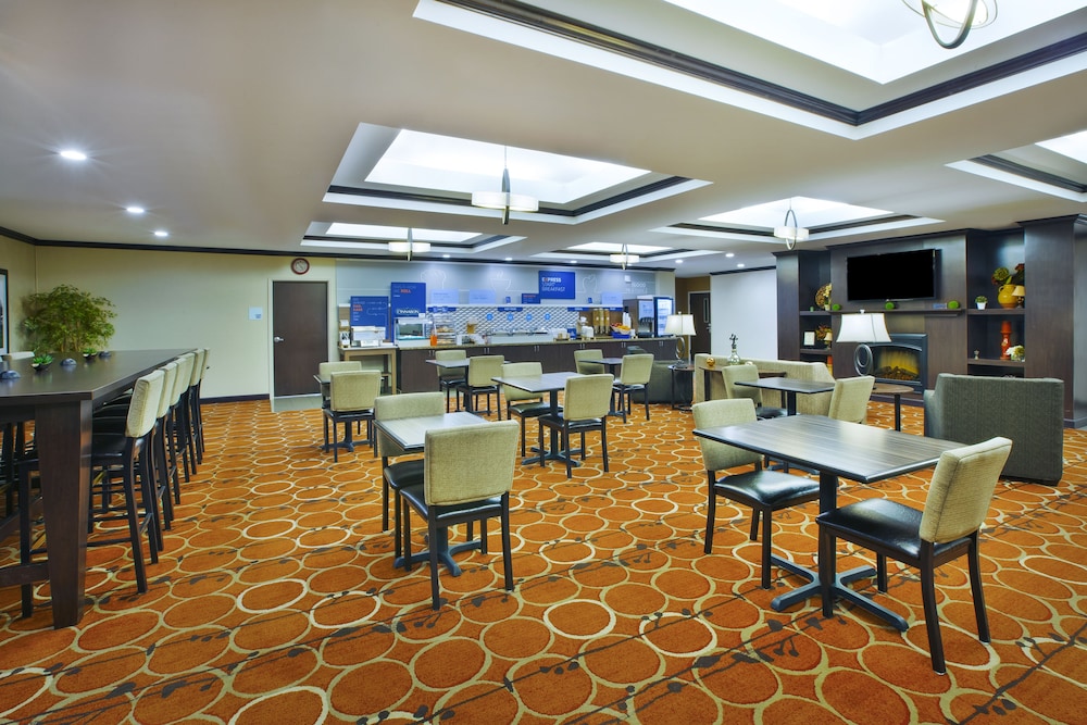 Holiday Inn Express & Suites Washington Meadow Lands by IHG - photo 25