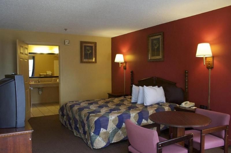 Glennville Inn - photo 13