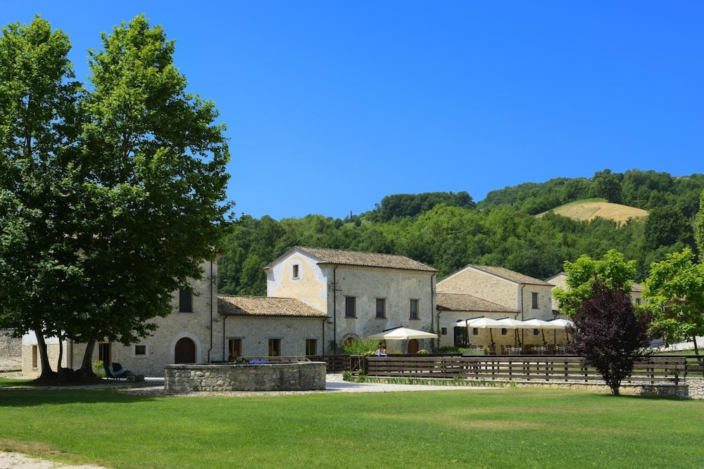 La Piana Dei Mulini — 4-Star Luxury Hotel in Colle D'anchise, Italy