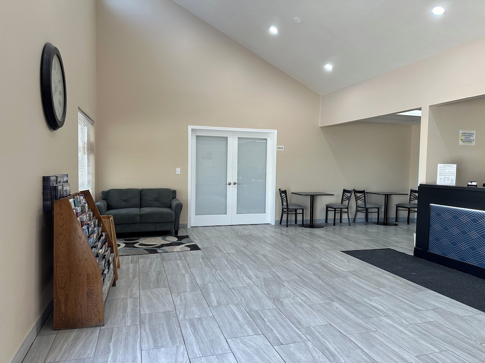 Super 8 by Wyndham Grand Island South - photo 3