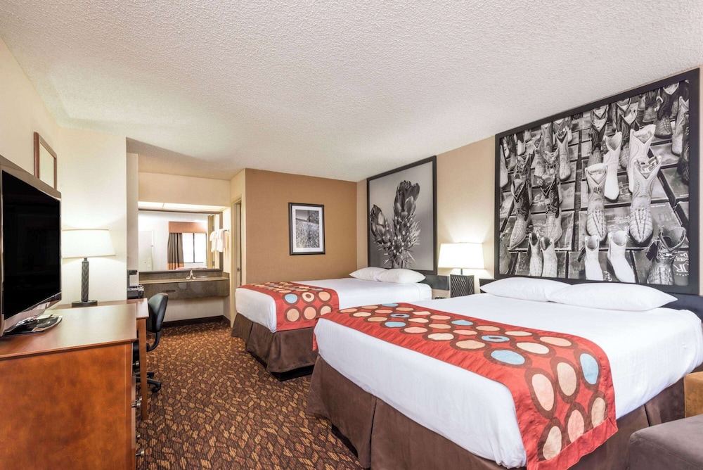 Super 8 by Wyndham Clovis - photo 8