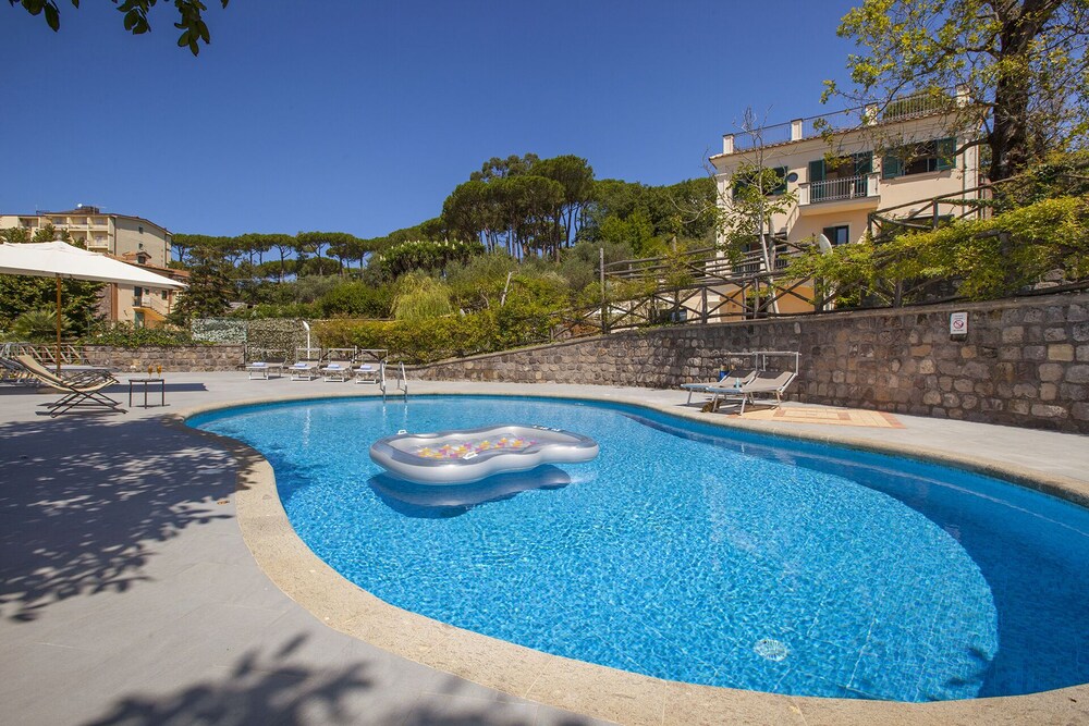 Amore Rentals Residence Bosco — 4-Star Luxury Hotel in Massa Lubrense, Italy