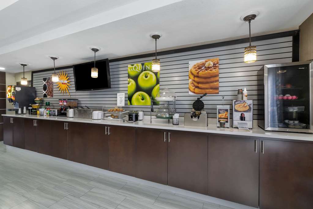 La Quinta Inn & Suites by Wyndham Canton MS - photo 37
