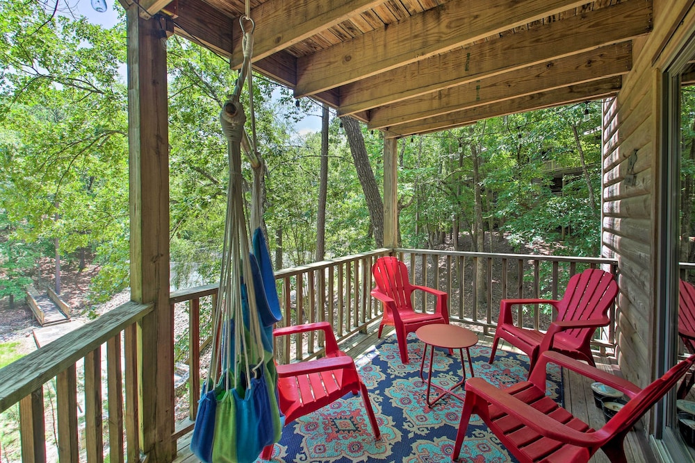 Mount Ida Condo w Balcony Resort Amenities — hotel in Mount Ida