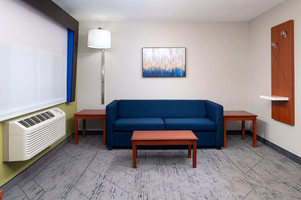 Holiday Inn Express Suites Farmington - photo 27