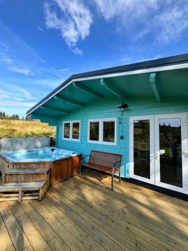 Glenariff Forest Pine Cabin — 4-Star Luxury Hotel in Glenariff, United Kingdom