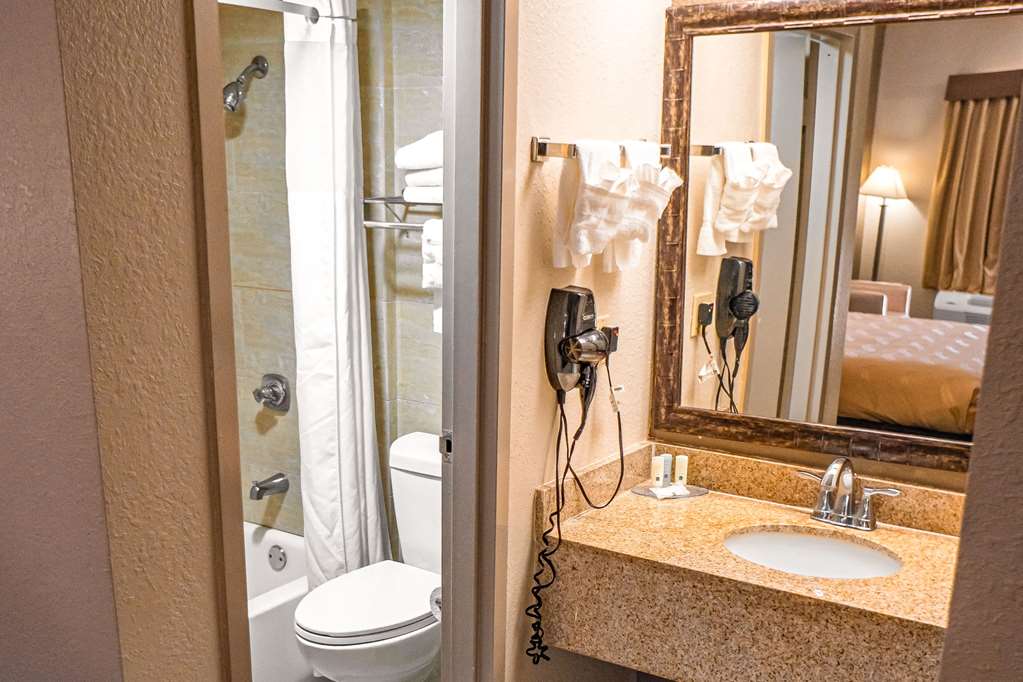 Quality Inn & Suites near Six Flags Austell - photo 16
