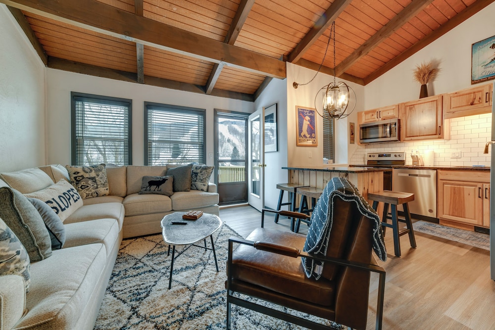Chic Greek Peak Ski Resort Townhome w Balconies - photo 13