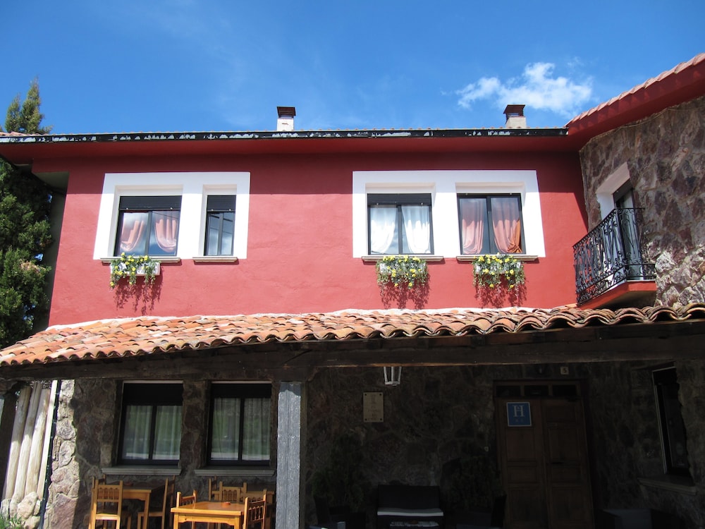 Las Cavenes Del Cabaco pet-friendly hotel Salamanca