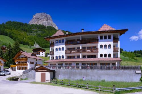 Residence Barbara — 4-Star Luxury Hotel in Corvara In Badia, Italy