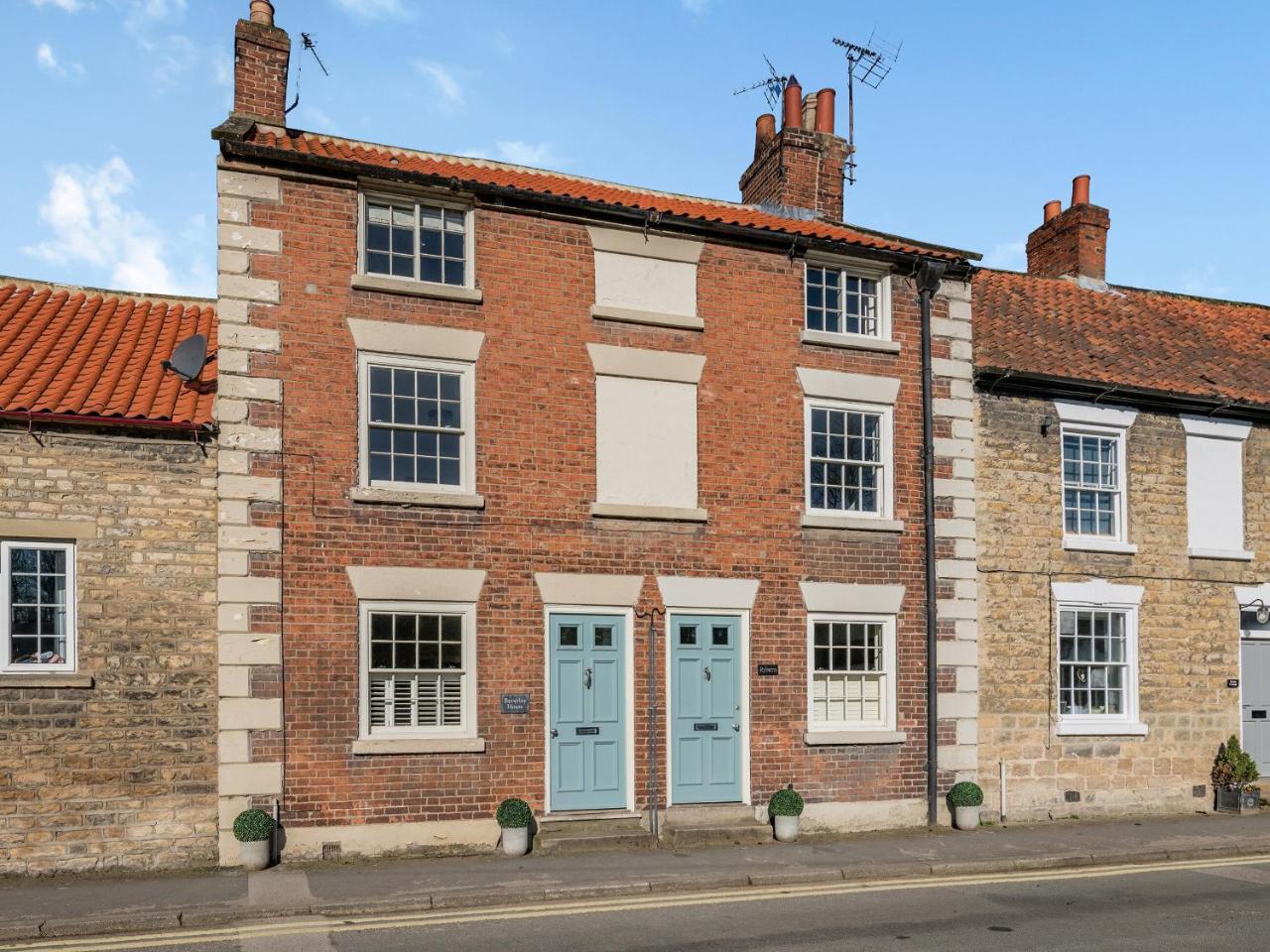 Beverley House Uk43519 — 4-Star Luxury Hotel in Thornton Dale, United Kingdom