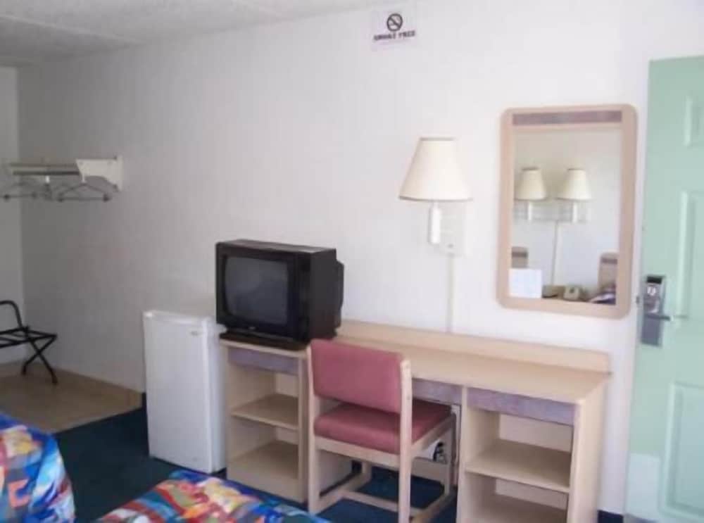 Americas Best Value Inn Battle Creek - photo 8