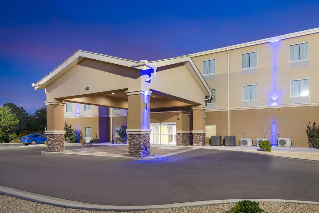 Quality Inn & Suites Carlsbad Caverns Area - photo 32