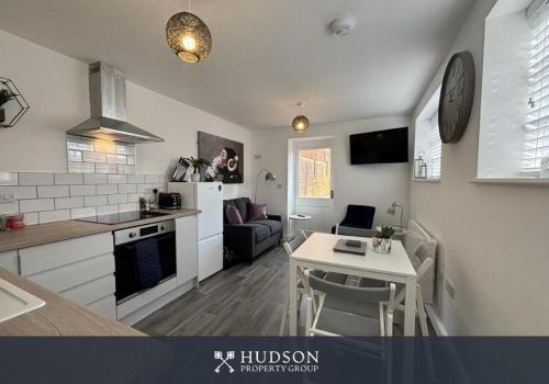 Detached House in Telford with Parking — 4-Star Luxury Hotel in Telford, United Kingdom