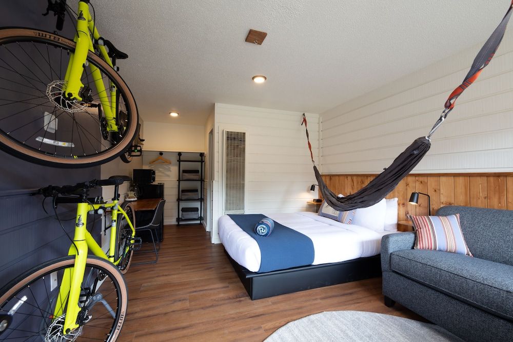 Wayside Inn - photo 13