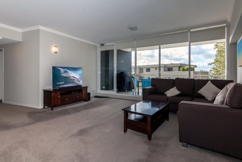 Oasis Unit 3 5 Laman Street — 4-Star Luxury Hotel in Nelson Bay, Australia