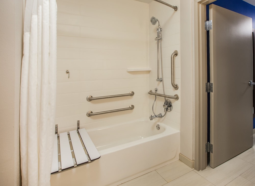 Holiday Inn Express & Suites Cushing by IHG — hotel in Cushing