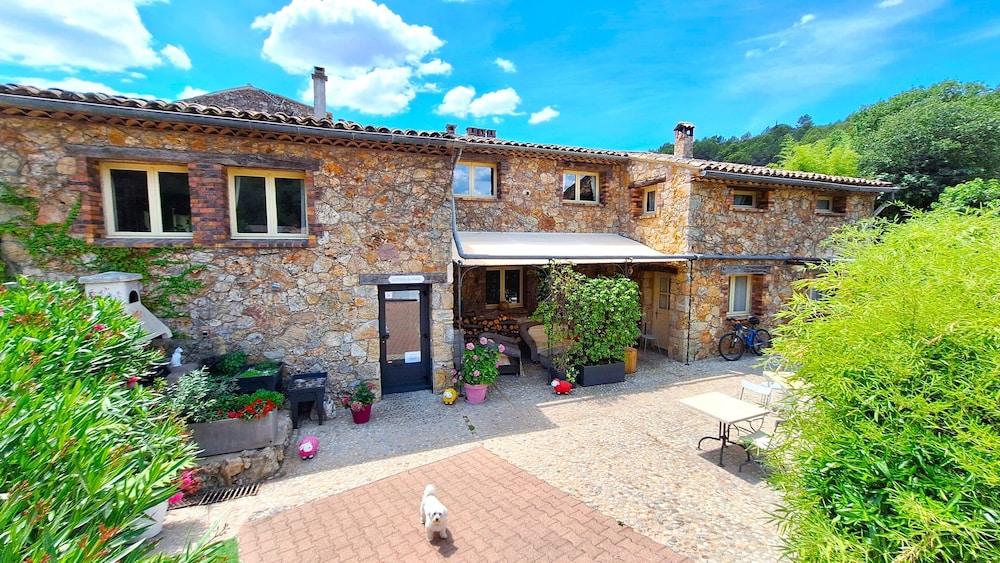 La Bergerie du Moulin pet-friendly hotel Taradeau