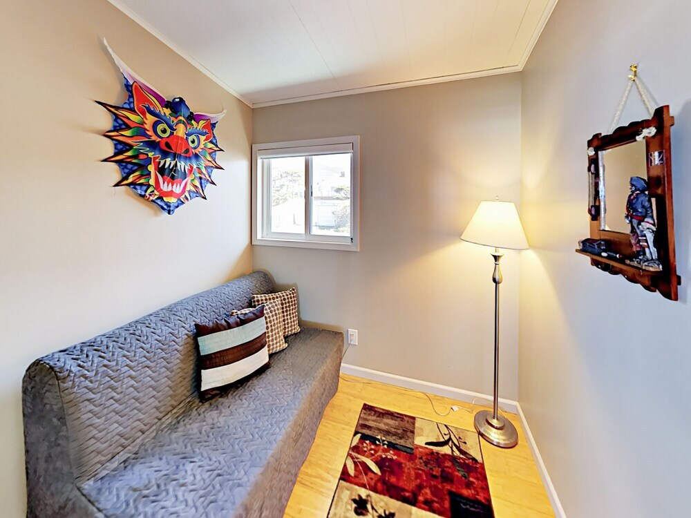 Rockin' Away Beach House — 4-Star Luxury Hotel in Rockaway Beach, United States