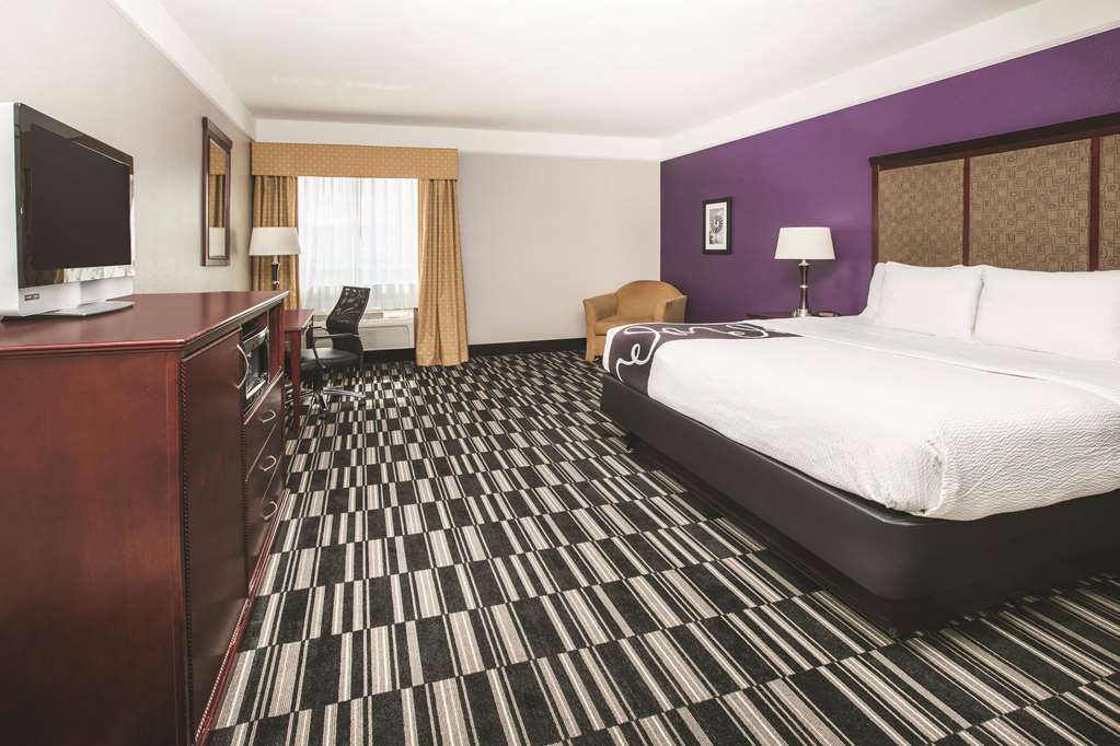Baymont by Wyndham Dallas South DeSoto - photo 14