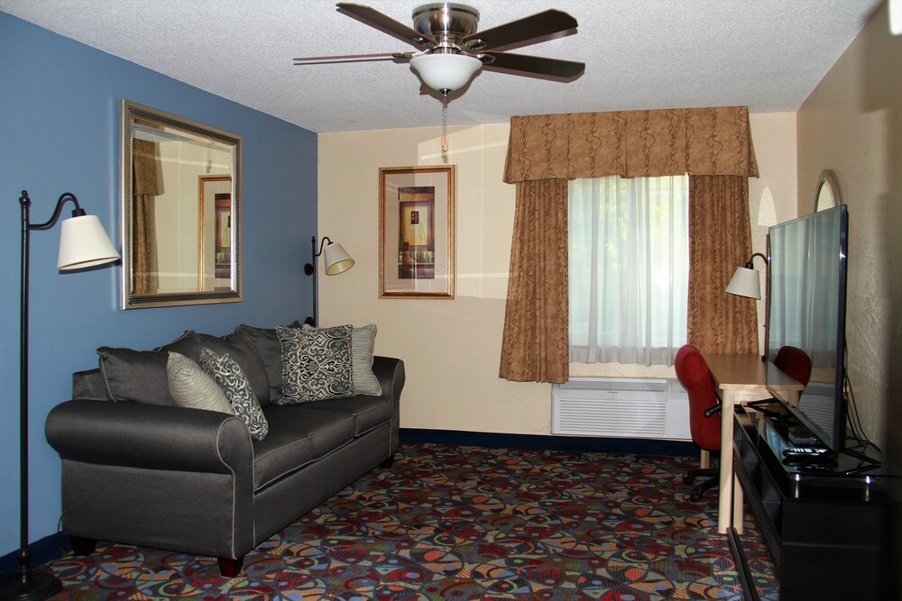 Baymont by Wyndham Stevens Point - photo 33