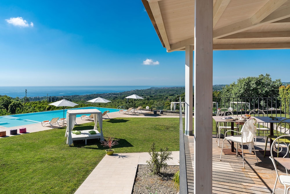 Kepos Etna Relais & Spa — 4-Star Luxury Hotel in Santa Venerina, Italy