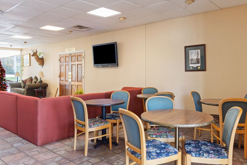 Travelers Place Inn & Suites - photo 42
