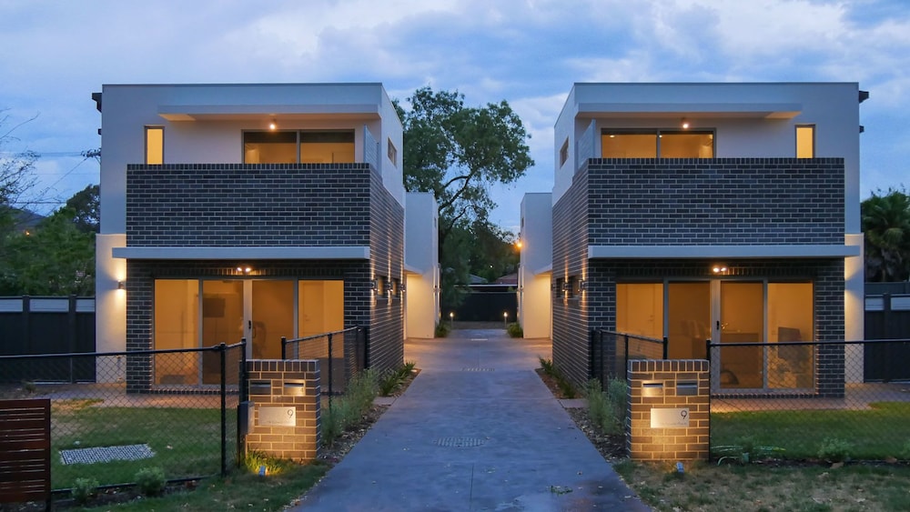 Maison Executive — 4-Star Luxury Hotel in Dickson, Australia