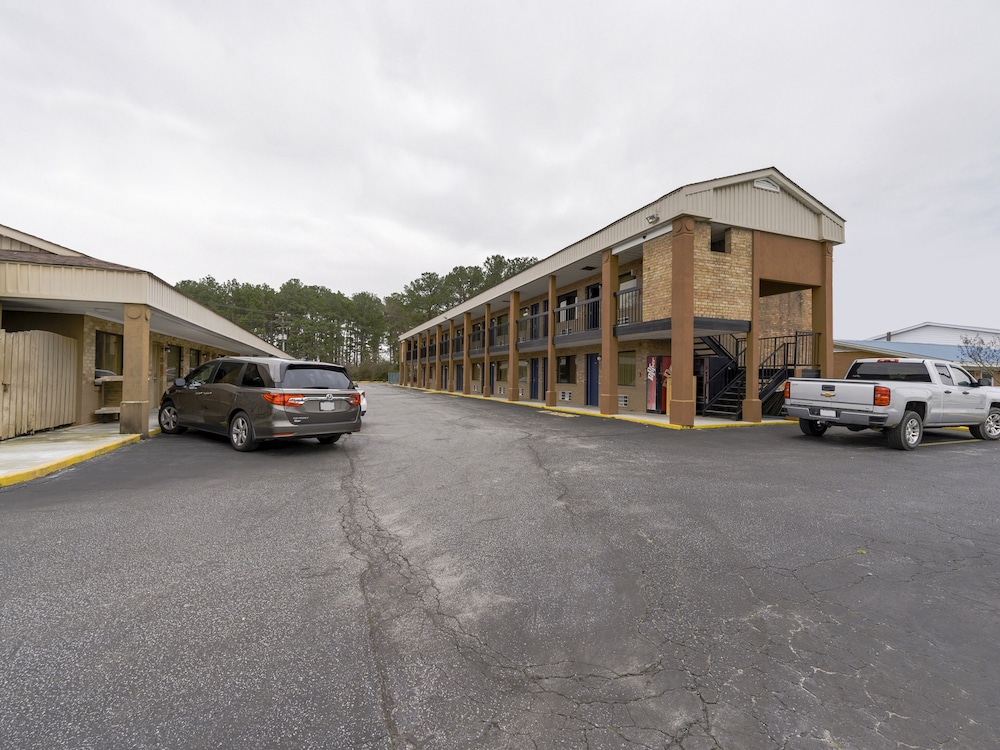 OYO Hotel Williamston - photo 21