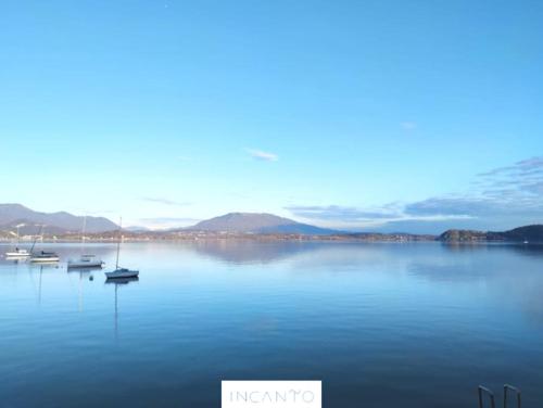 INCANTO Splendida vista lago in pieno centro — 4-Star Luxury Hotel in Lesa, Italy