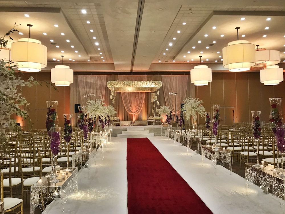Embassy Suites by Hilton Chicago Naperville - photo 26