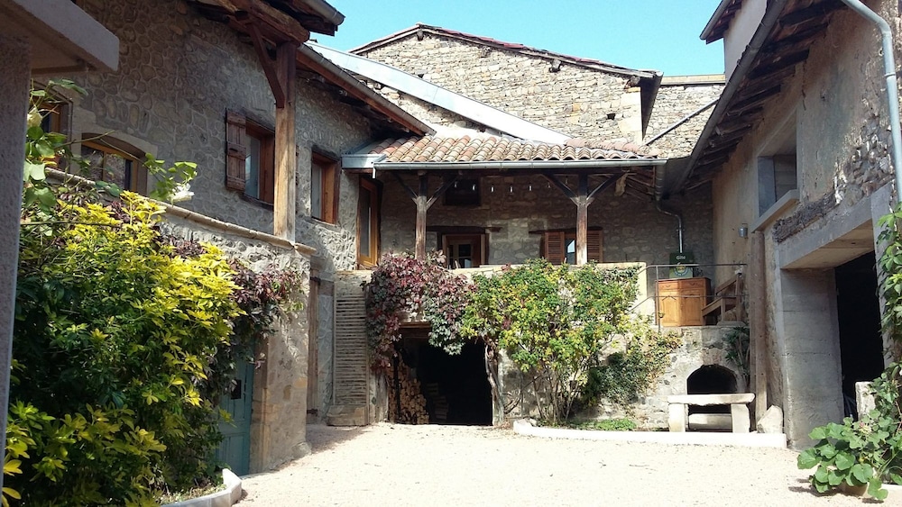 Domaine de la Fée licité — hotel in Beaujeu