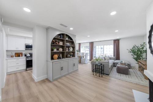 Live on Newport Back Bay in Newport Beach, United States