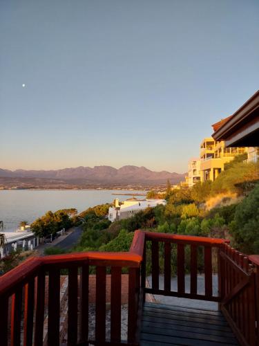 Bay View Cabin — 4-Star Luxury Hotel in Cape Town, South Africa