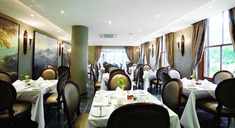 Romney Park All Suite Hotel &